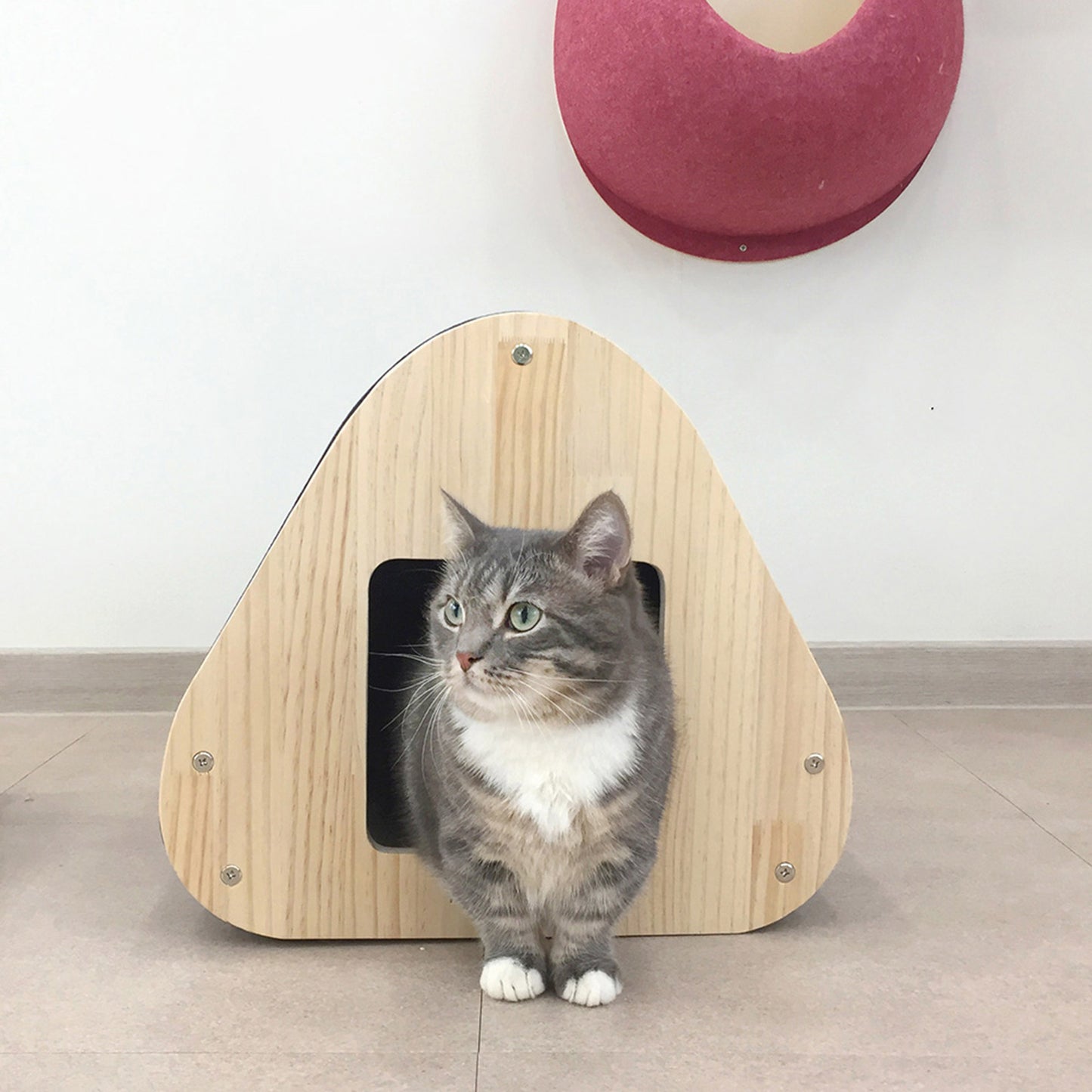 Yaomi Wood Triangle Cat Scratcher Sofa Pet Bed